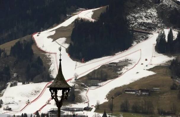 Slavný sjezd Hahnenkamm se pojede, mezi diváky je i Zdeněk Grygera