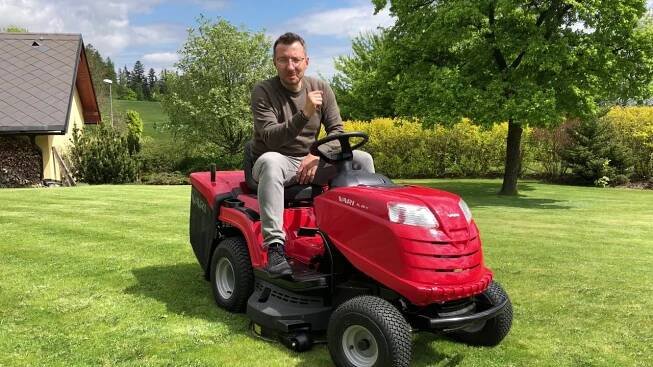 VARI RL 98H - mini recenze travního traktůrku (CZ review) [4K]