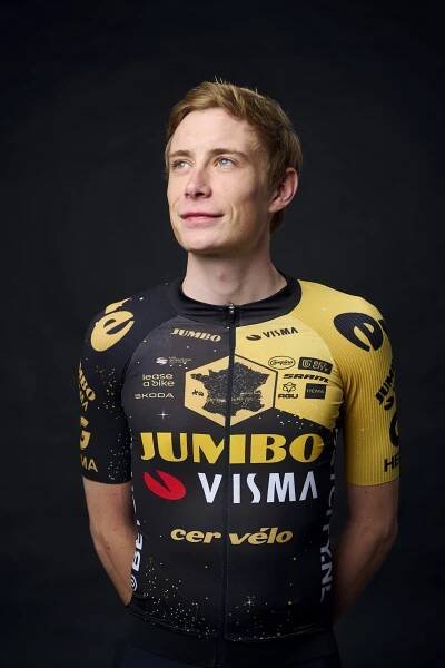 Shooting Jumbo Visma's special Tour de France jersey | Bram Berkien - Sports photographer based in Europe
