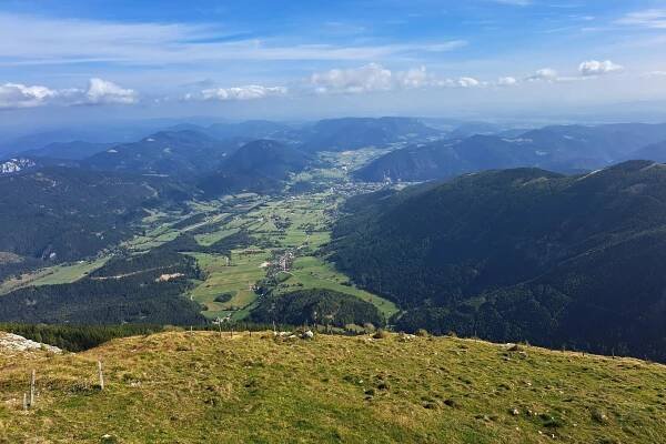 Pohľad na Puchberg am Schneeberg z Hochschneebergu