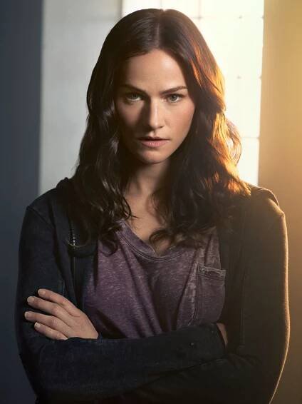 Kelly Overton