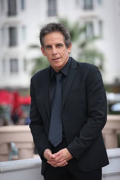 Ben Stiller si se stárnutím hlavu neláme. Oblíbený herec se pochlubil stříbrnými vlasy a vypadá lépe než kdy dřív - galerie