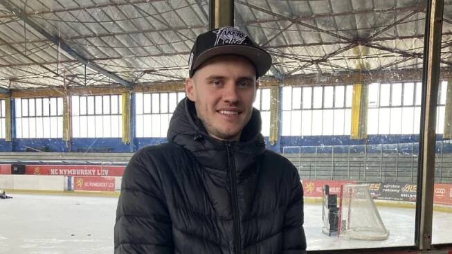 Dominik Skořepa je jedním z hokejistů, jejichž osud zmapuje seriál Druhý život šampionů.