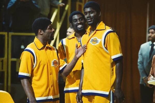 Lakers: Vzestup dynastie - The Hamburger Hamlet - Z filmu - DeVaughn Nixon, Delante Desouza, Quincy Isaiah