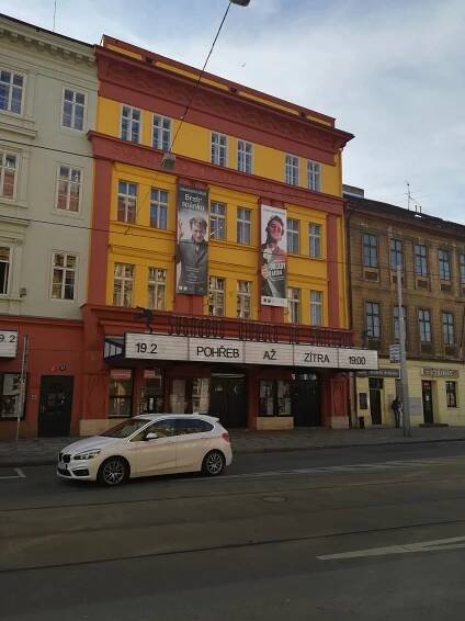 Švandovo divadlo na Smíchově | Rádi cestujeme | nejen levné letenky, ubytování, zimní pobyty