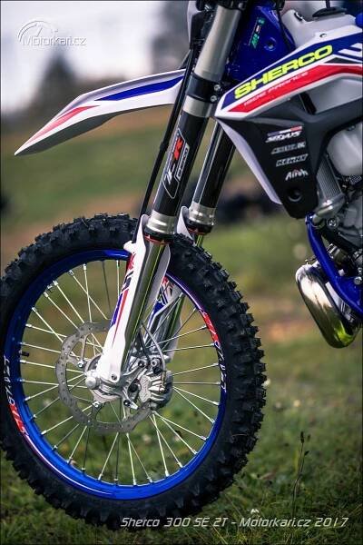 Rozstřel E3: Velký test šesti dvoutaktních endur 300 ccm | Motorkáři.cz