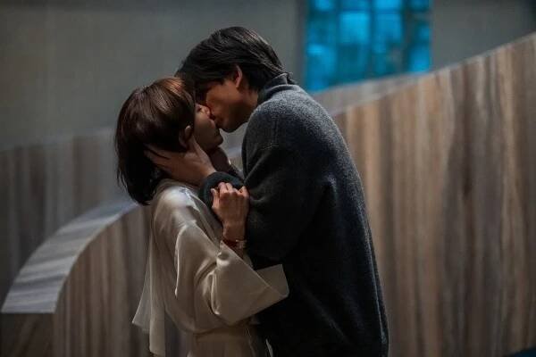 Kufr - Epizoda 3 - Z filmu - Hyeon-jin Seo, Yoo Gong