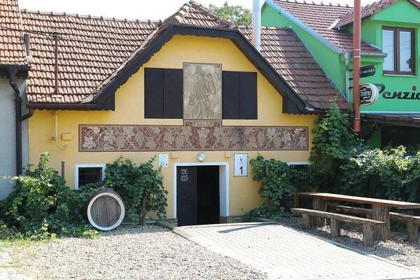 Penzion a restaurace U Hroznu - NEJLEPŠÍ CENY ubytování ve městě Velké Bílovice