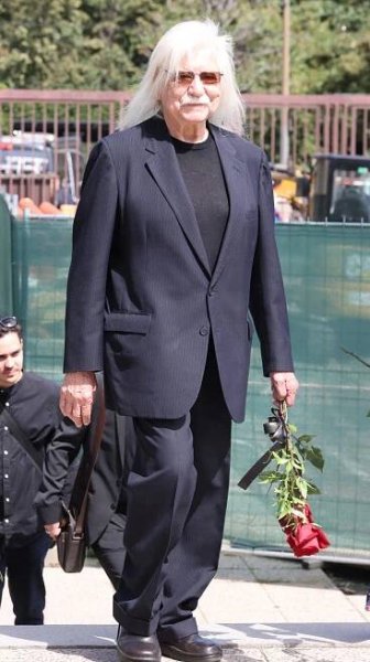 Nejsilnější momenty pohřbu Jiřího Krampola (†87): Přání smrti, odhalení bratra a světlice!