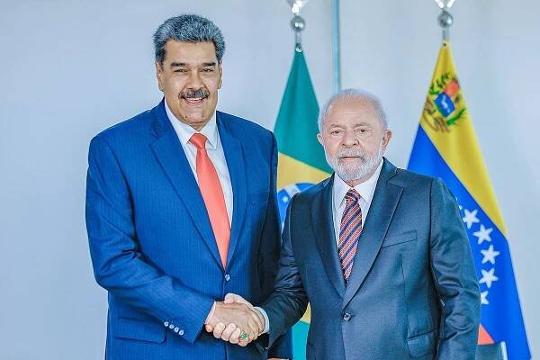 Biden se sbližuje s Madurovou Venezuelou kvůli omezení migrace. Nebo jde o ropné námluvy? - Peak.cz