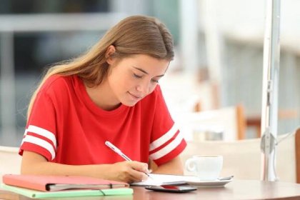How To Write An Academic Essay (+ Review Checklist)