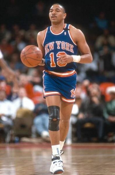 Mark Jackson #13 of the New York Knicks dribbles the ball up court against the Washington Bullets during an NBA basketball game circa 1990 at the Capital Centre in Landover, Maryland.