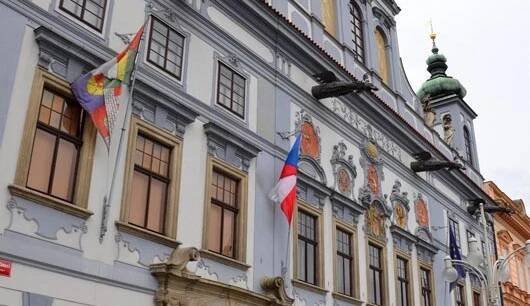 Auditoři dali radnici za tři a už padají pokuty