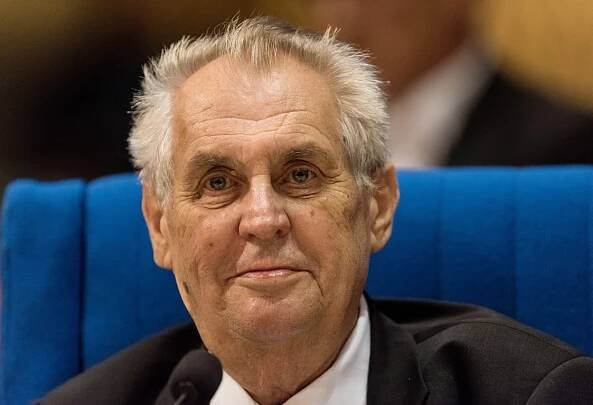 Zemana v nemocnici navštěvuje rodina i poradci. ‚Informujeme průběžně a úsporně,‘ uvedl Ovčáček