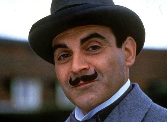 ŽENA-IN - Když trénoval chůzi Hercula Poirota, dával si mezi půlky minci. Jak dnes vypadá herec David Suchet?