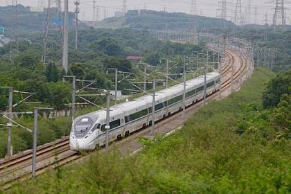 Vlak CRH380D na vysokorychlostní trati Nanking – Chang-čou