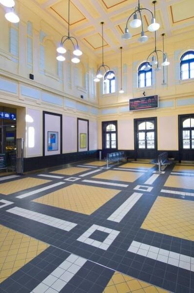 Železniční nádraží Ostrava - keramické obklady a dlažby RAKO