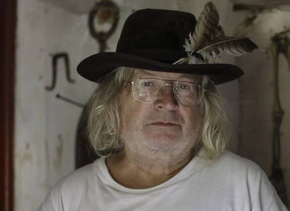 Když 9. listopadu 2011 zemřela legenda českého undergroundu Ivan Martin Jirous, v řádu několika týdnů vznikl sborník, kde si ho přátelé a známí připomínají a svým způsobem přibližují jeho charisma a svobodomyslnost.