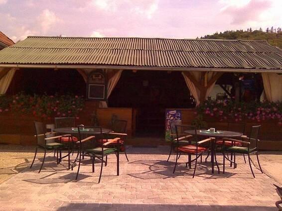 Zahradní pizzerie Tetčice | Apetee