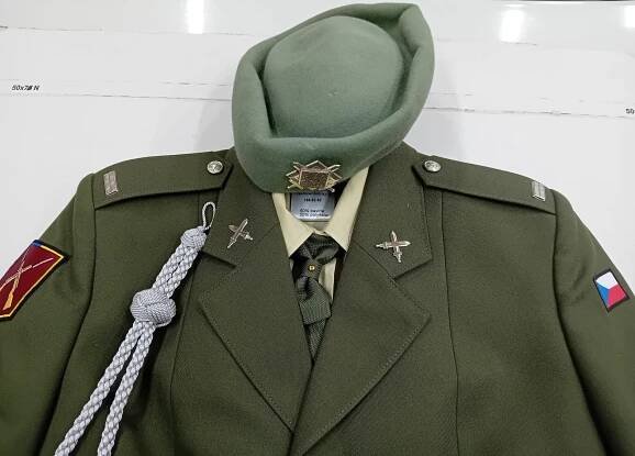 Dámská vojenská uniforma. Armáda AČR - Sběratelství