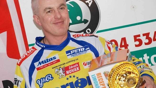 Slavnostním vyhlášením mistrů republiky v Dobřanech v Orlických horách skončila letošní domácí sezona v motoskijöringu. Na snímku Pavel Kunc.