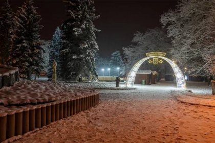 OBRAZEM: Krásná vánoční výzdoba parku v Chomutově láká na romantickou procházku