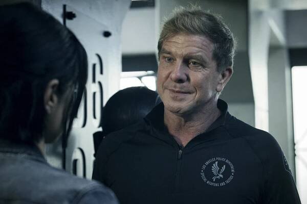 Zbrojnice - U-Turn - Z filmu - Kenny Johnson