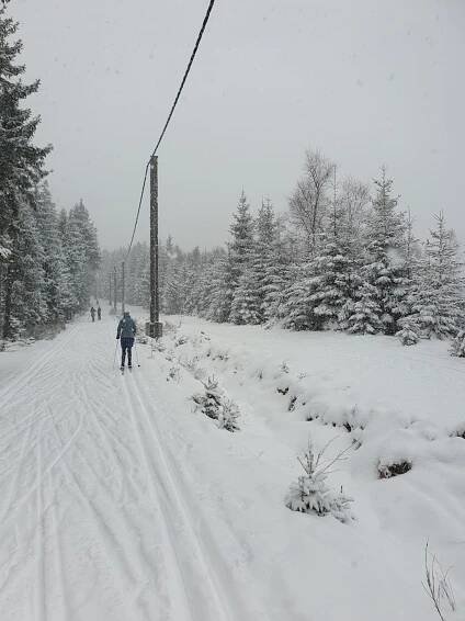 MAPA: Poslední šance užít si hory. Teplá fronta sníh v Česku promění na déšť