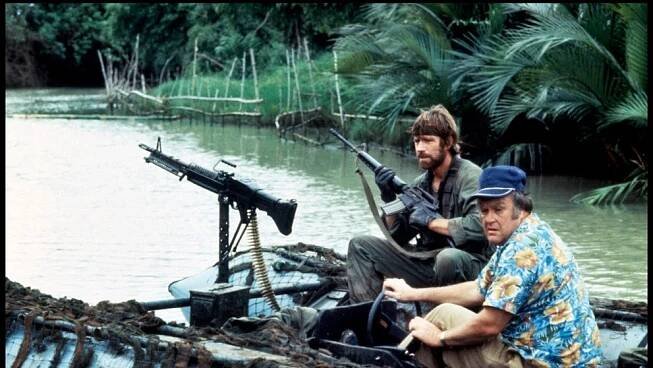 M. Emmet Walsh a Chuck Norris ve filmu Nezvěstní v boji, 1984 (1)