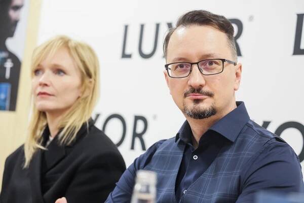 Spisovatel Jozef Karika: I když se Slovákům podaří z temného kruhu vystoupit, strhne nás zas zpět