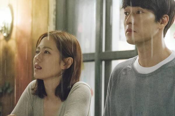 Jigeum mannaleo gabnida - Z filmu - Ye-jin Son, Ji-sub So