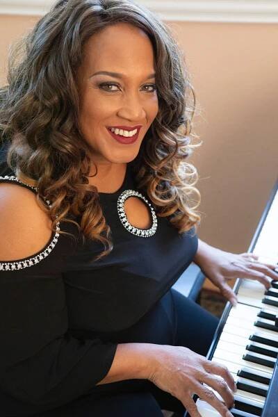 Michelle Johnson - Photos