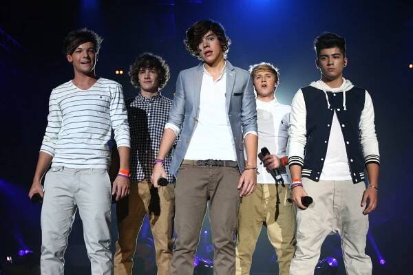 Harry Styles, Zayn Malik, Louis Tomlinson, Liam Payne and Niall Horan of One Direction perform at the BBC Teen Awards at Wembley arena on October 9, 2011 in London, United Kingdom.