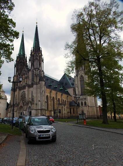 Katedrála sv. Václava u hotelu U Dómu