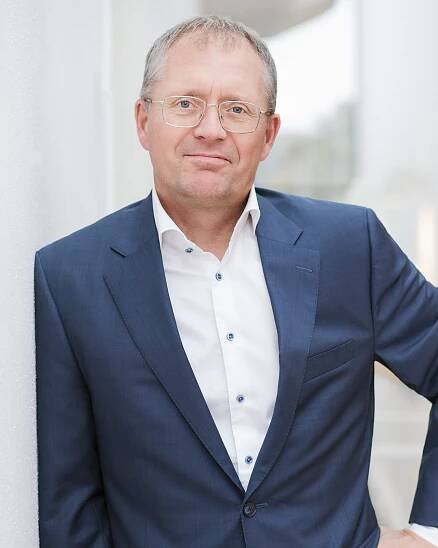 Portrait of Peter Andersson, CFO.
