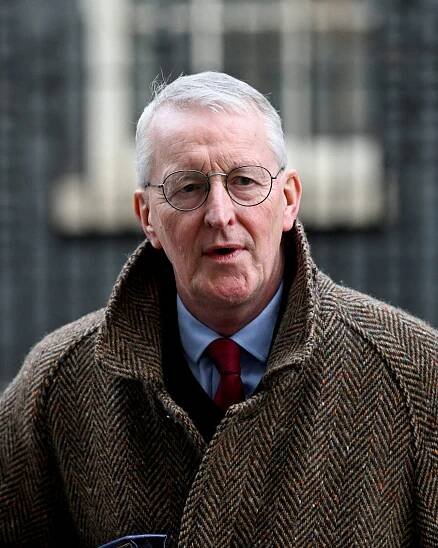 UK, Ireland may hold direct talks with remaining Northern Ireland paramilitaries