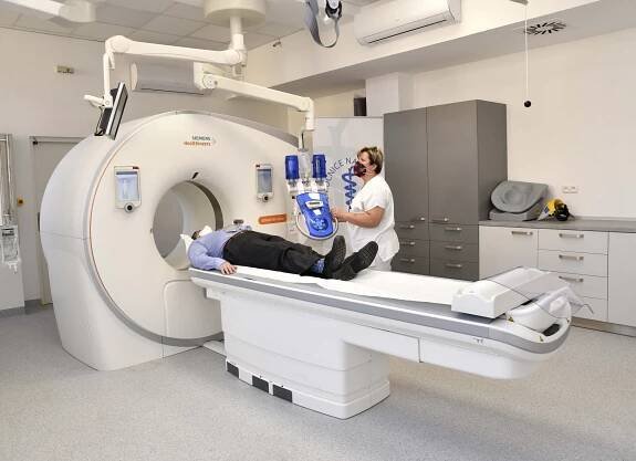 Pacienty v Nemocnici Na Františku vyšetří novým CT přístrojem | Praha 1