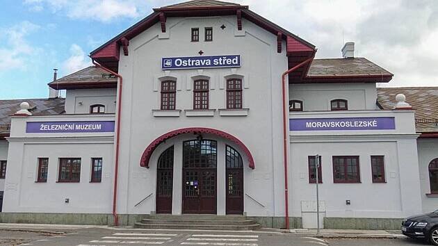 Železniční muzeum moravskoslezské sídlí v budově stanice Ostrava střed.