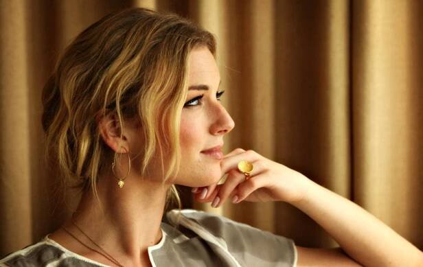 Revenge Lead Actress Emily VanCamp Wallpaper