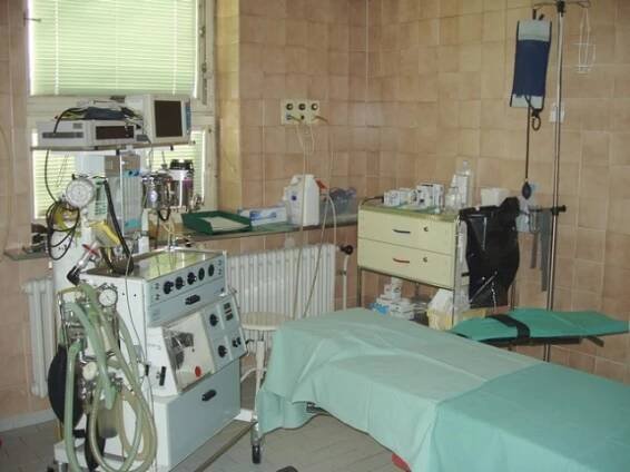 Fakultní nemocnice Královské VinohradyOperační sál pro porod císařským řezem
