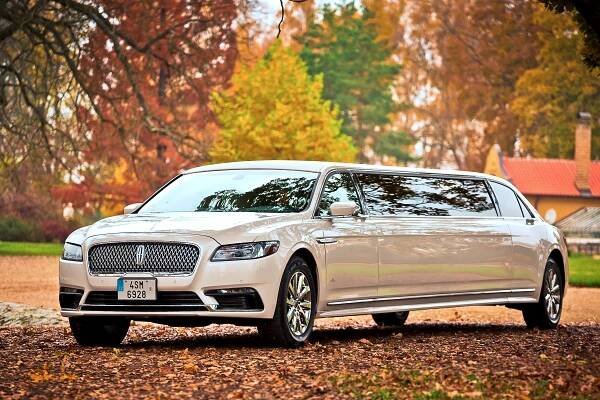 BONUSOVÝ Autocentral 163 - Lincoln Continental 140“ AWD model 2019