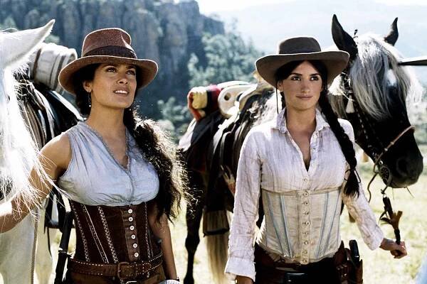 Pictured: (L-R) Salma Hayek and Penélope Cruz in 'Bandidas'