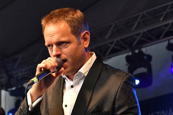 Venkovní koncert tenorů i funky kapely rozvlnil berounské letní kino