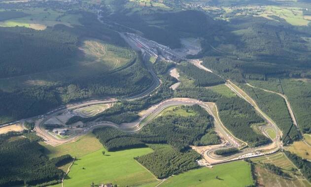 Okruh Spa-Francorchamps - oblíbené místo jezdců i diváku. | BRZDA.cz