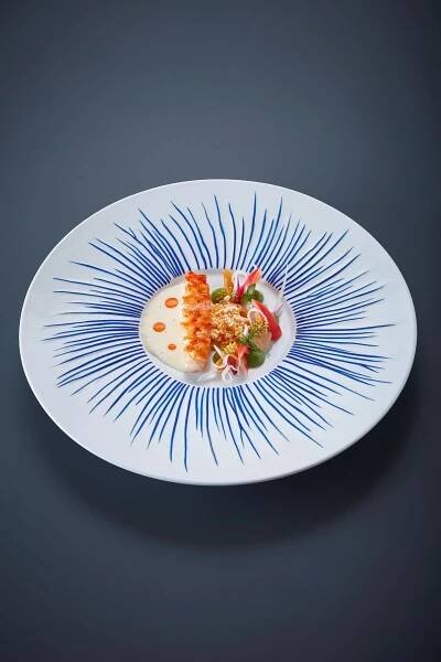 Vorspeise im Restaurant Ikarus ausgzeichnet mit 2 MICHELIN Sternen © Helge Kirchberger Photography 