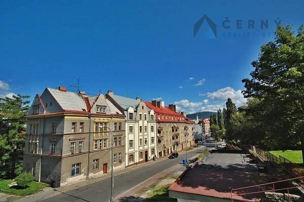 Pronájem podkrovního bytu 2+1, Liberec, klidné centrum - Františkovská ul. | reality-bytycerny.cz
