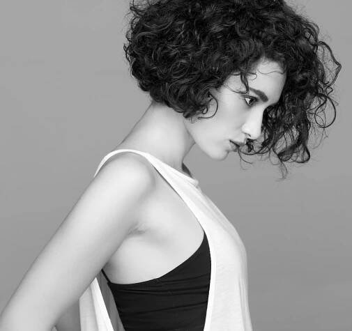 Hande Dogandemir Height, Husband Net Worth Explore Secrets