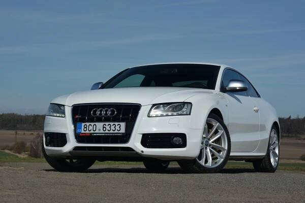 Osmiválec za cenu Octavie: Ojeté Audi S5 je naprostá paráda, ale levný provoz od něj nečekejte