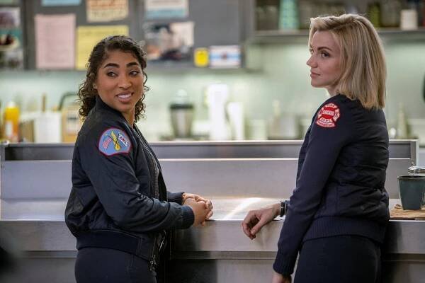 Chicago Fire - Double Red - Z filmu - Adriyan Rae, Kara Killmer