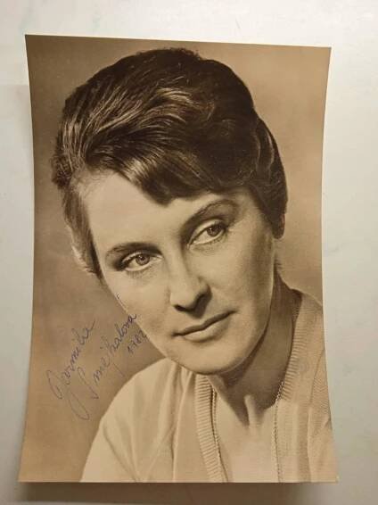 Foto s podpisem Jarmila Smejkalová (herečka)